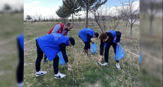  Niğde gönüllü gençler piknik alanlarını temizledi